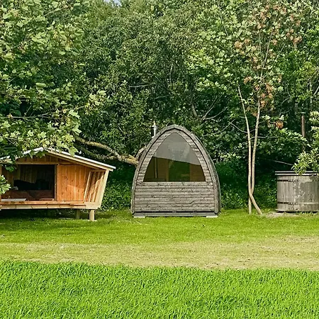 Gard Med Udesauna Og Vildmarksbad Naer Ballen 度假居